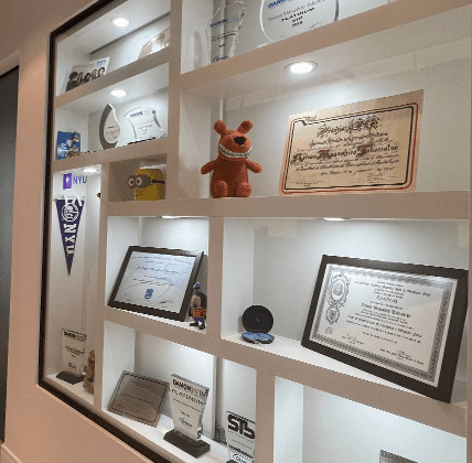 estante-de-diplomas-dr-nelson-takematsu